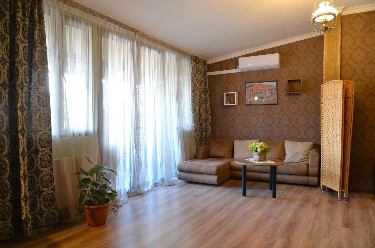 Natia'S Apartment On Dadiani St. Tbilisi Buitenkant foto