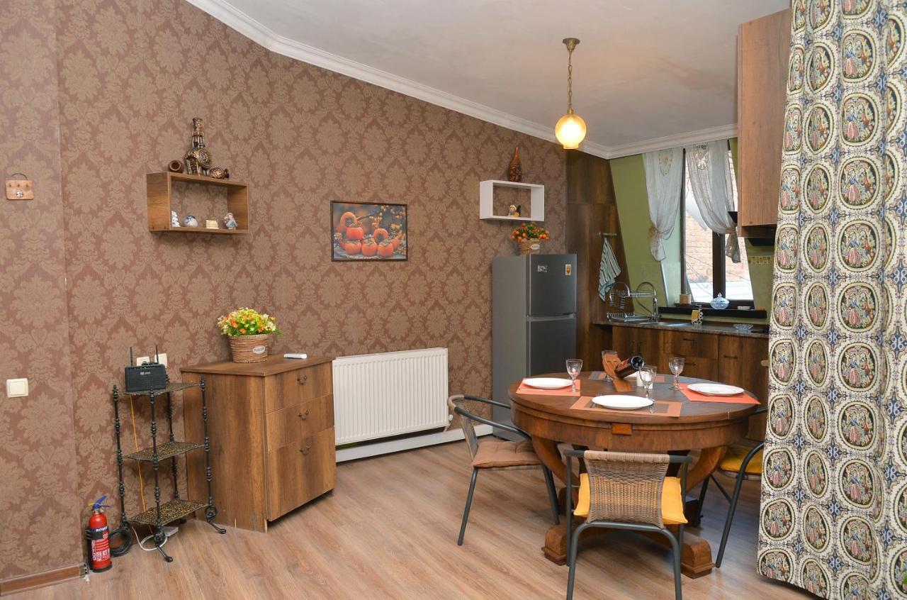 Natia'S Apartment On Dadiani St. Tbilisi Buitenkant foto