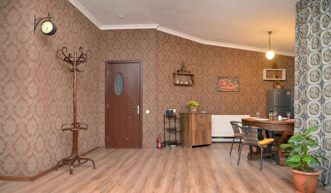 Natia'S Apartment On Dadiani St. Tbilisi Buitenkant foto