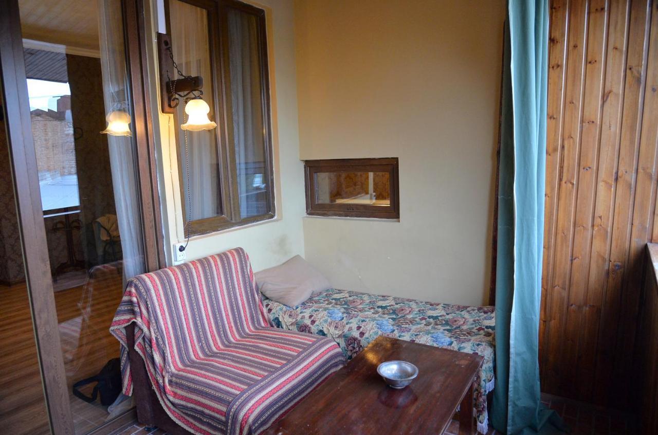 Natia'S Apartment On Dadiani St. Tbilisi Buitenkant foto