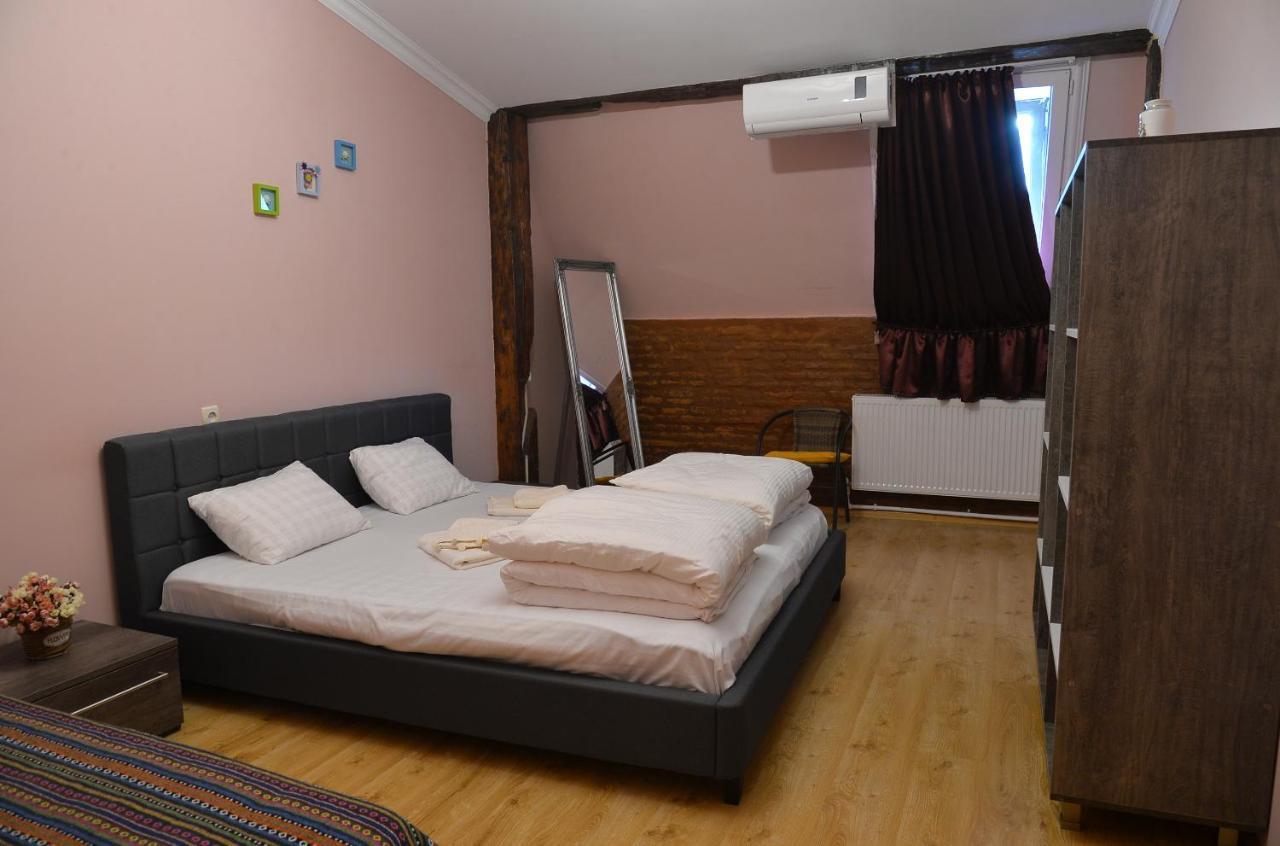 Natia'S Apartment On Dadiani St. Tbilisi Buitenkant foto