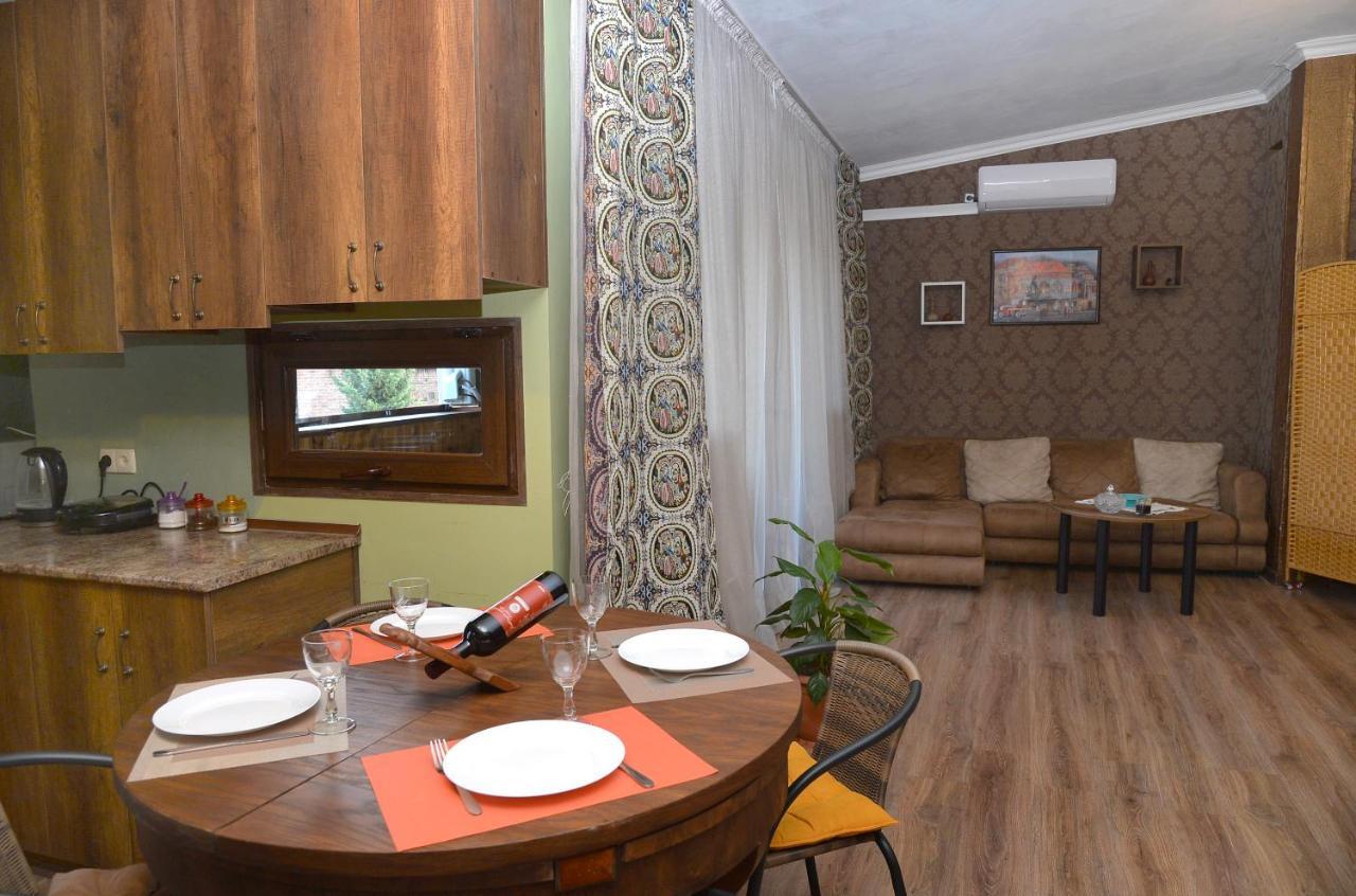 Natia'S Apartment On Dadiani St. Tbilisi Buitenkant foto