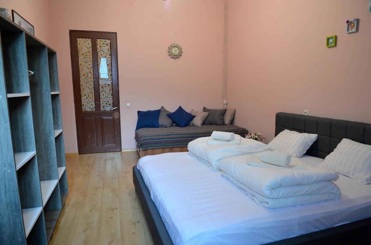 Natia'S Apartment On Dadiani St. Tbilisi Buitenkant foto