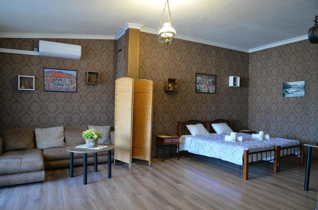 Natia'S Apartment On Dadiani St. Tbilisi Buitenkant foto