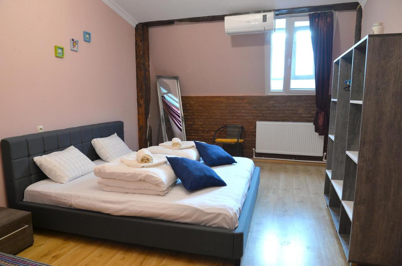 Natia'S Apartment On Dadiani St. Tbilisi Buitenkant foto